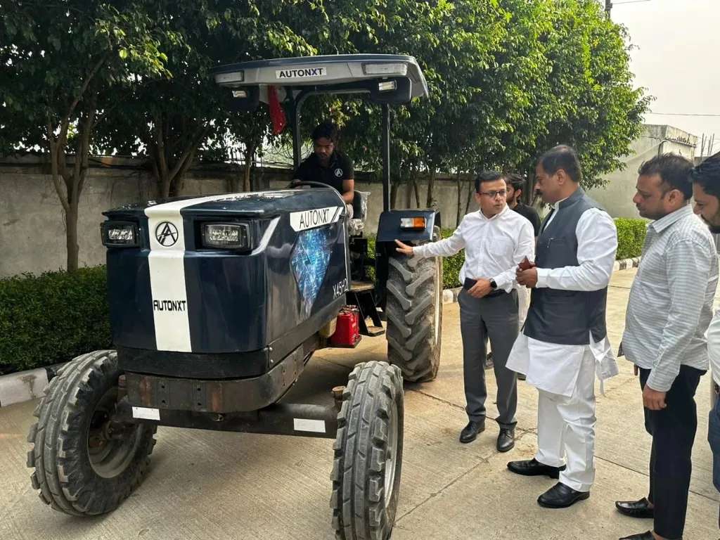 AutoNxt Electric Tractor in Action
