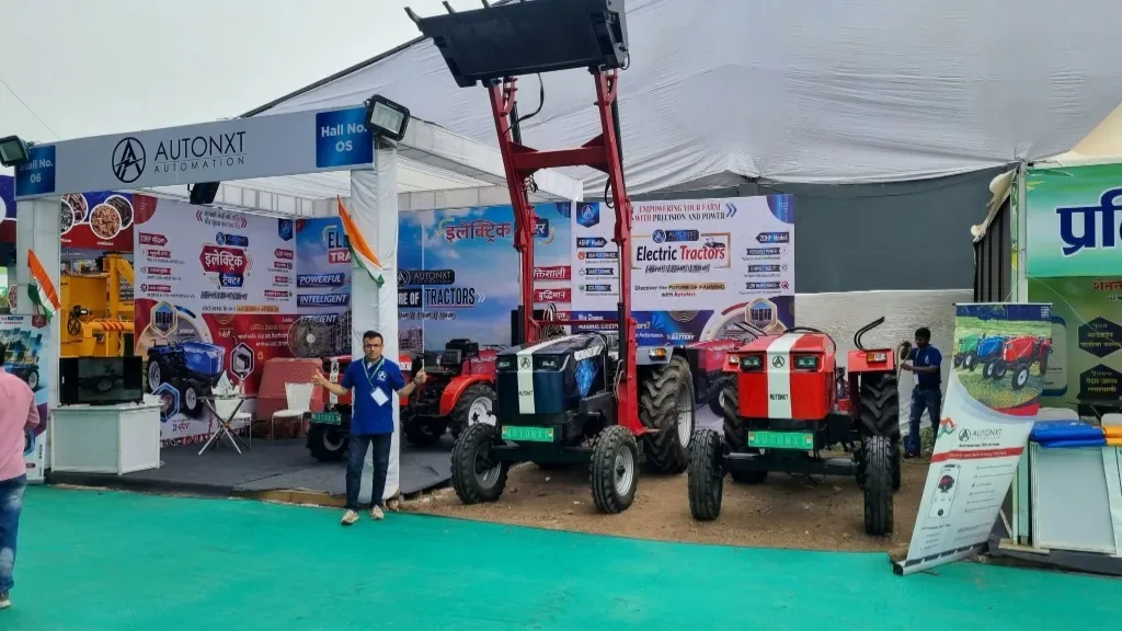 AutoNxt Electric Tractor in Action