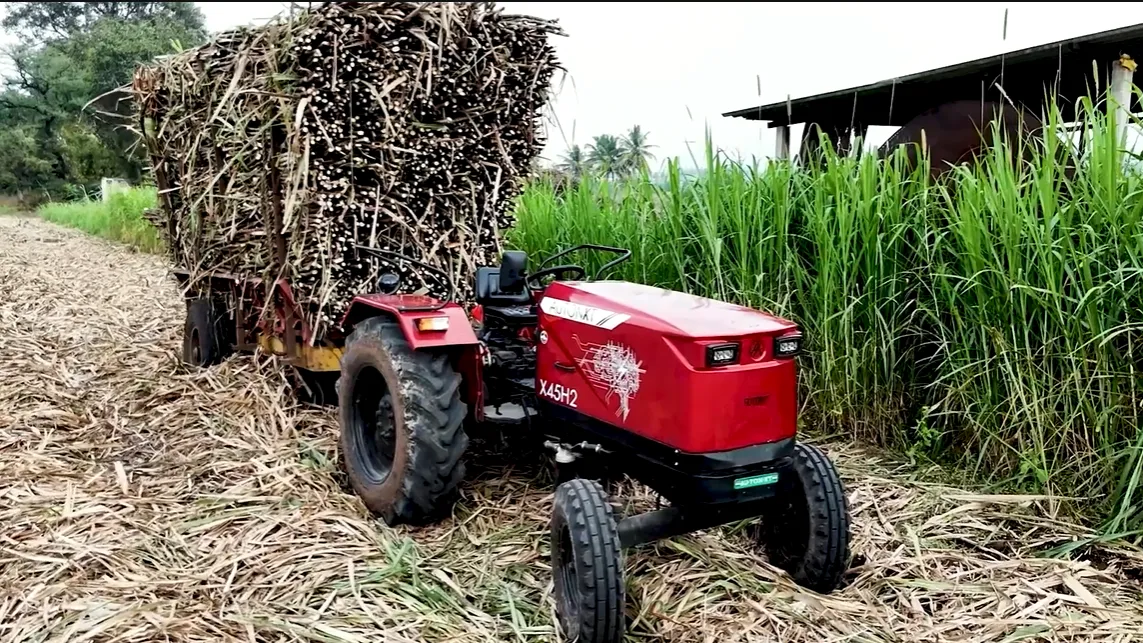 AutoNxt Electric Tractor in Action
