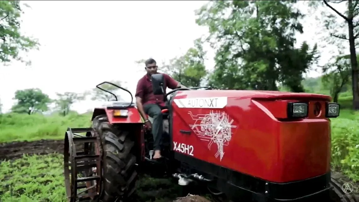 AutoNxt Electric Tractor in Action